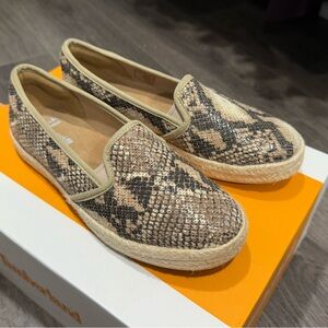 Clark’s collection soft cushions.